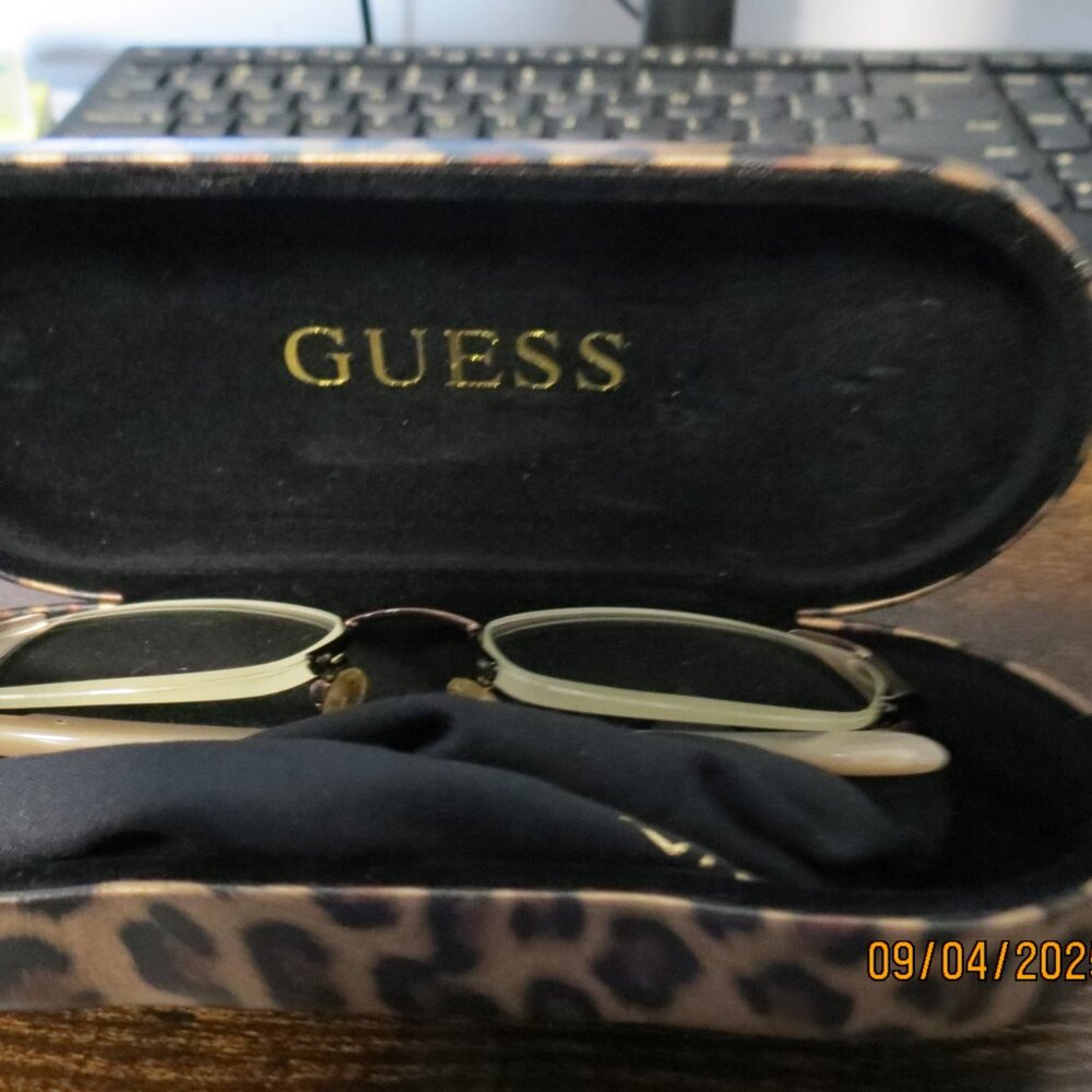 Guess 2327 Cheetah Print Frames With Matching Cas… - image 4